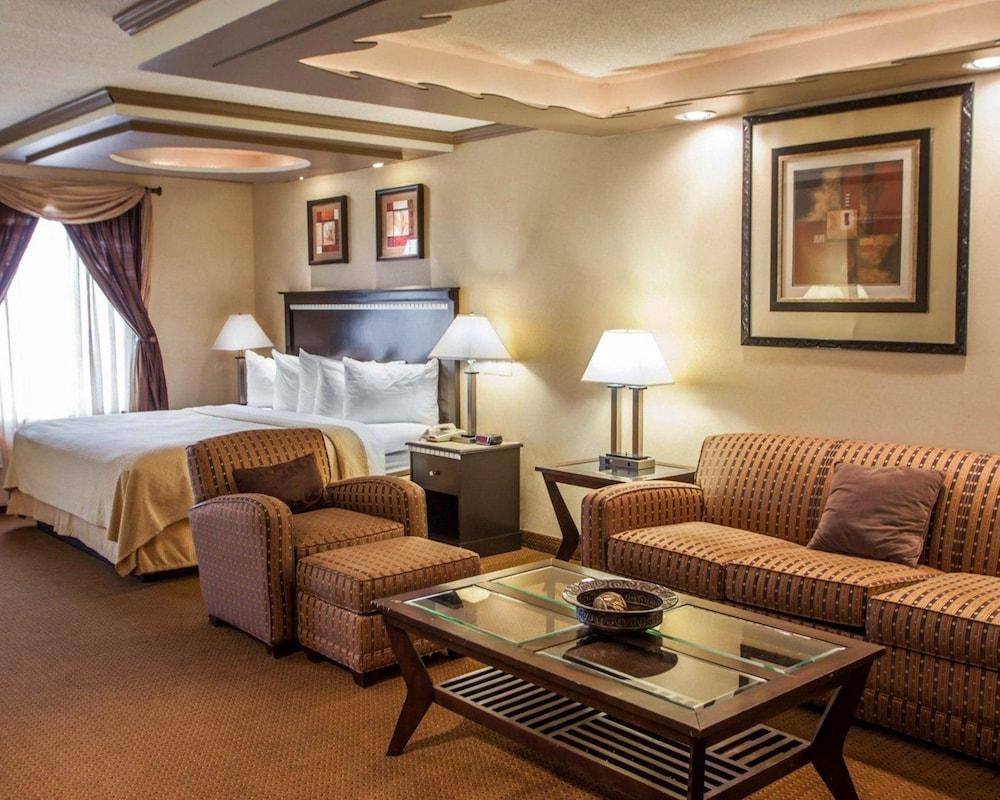 Quality Inn Aurora - Naperville Area エクステリア 写真